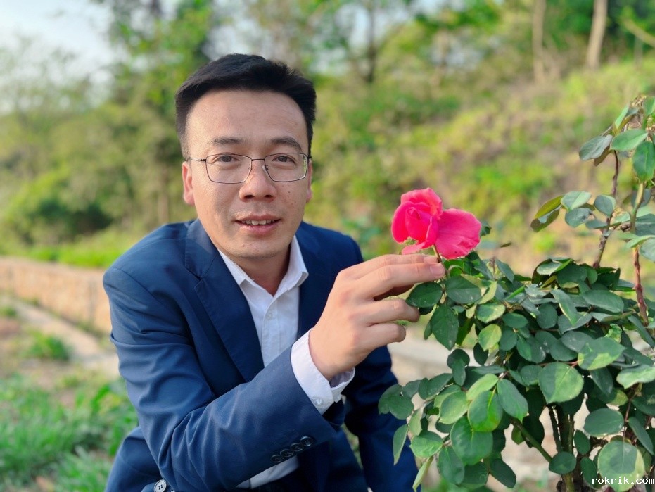 C:\Users\jiyang\Desktop\盛开在金兰村的第一朵中国机械总院中机认检援栽的树桩月季花(郭能虎 新县驻村第一书记).JPG