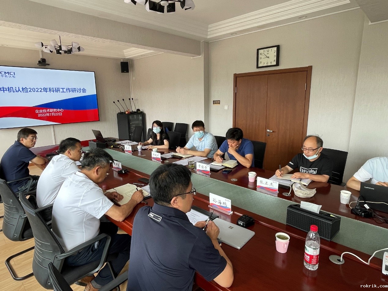 会议室里的人们

描述已自动生成