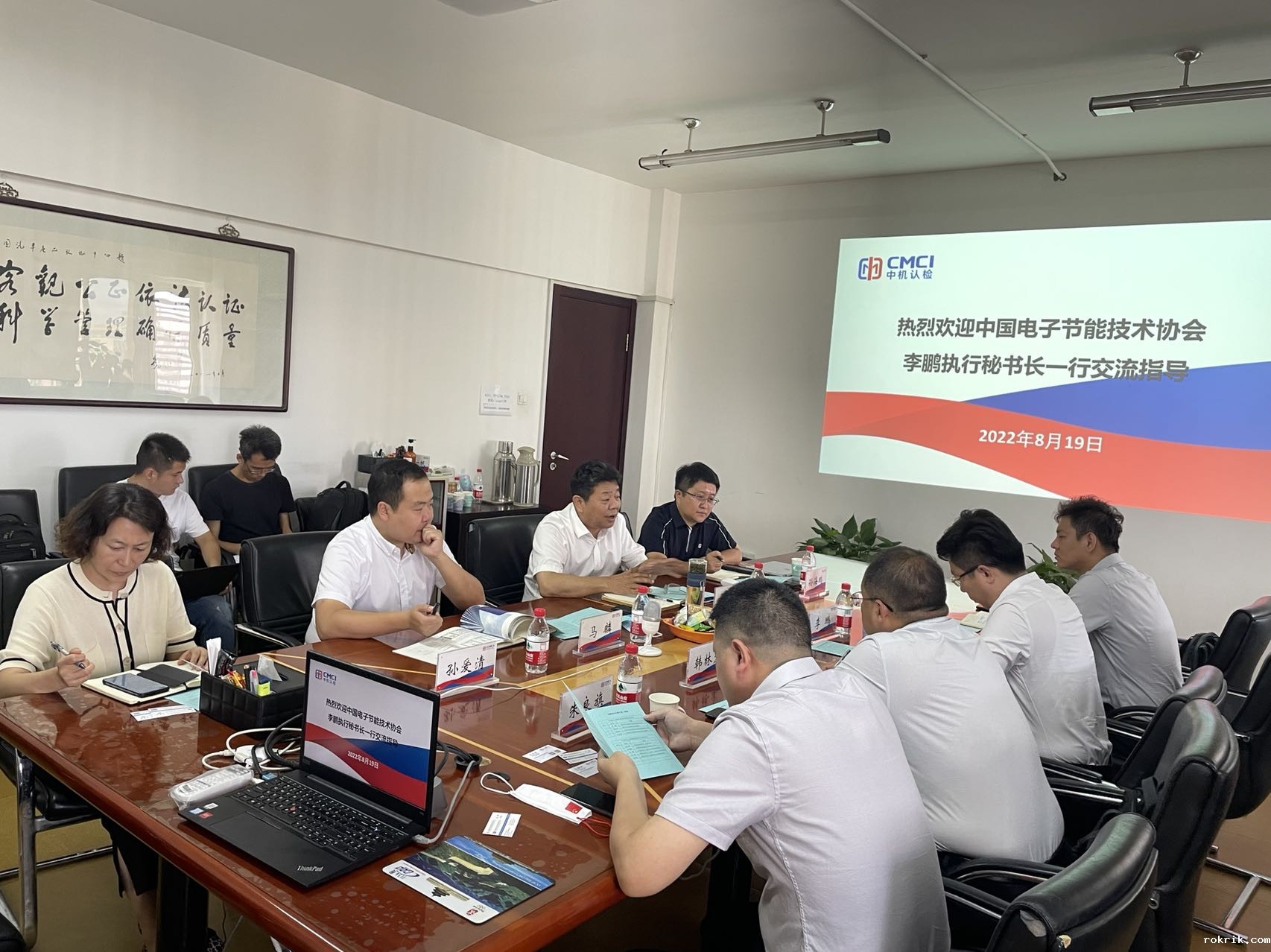 会议室里的人们

描述已自动生成 会议室里的人们

描述已自动生成